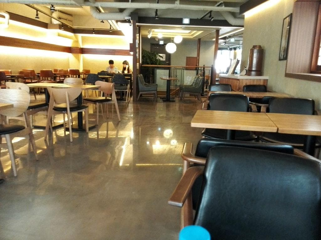 店内広々としている