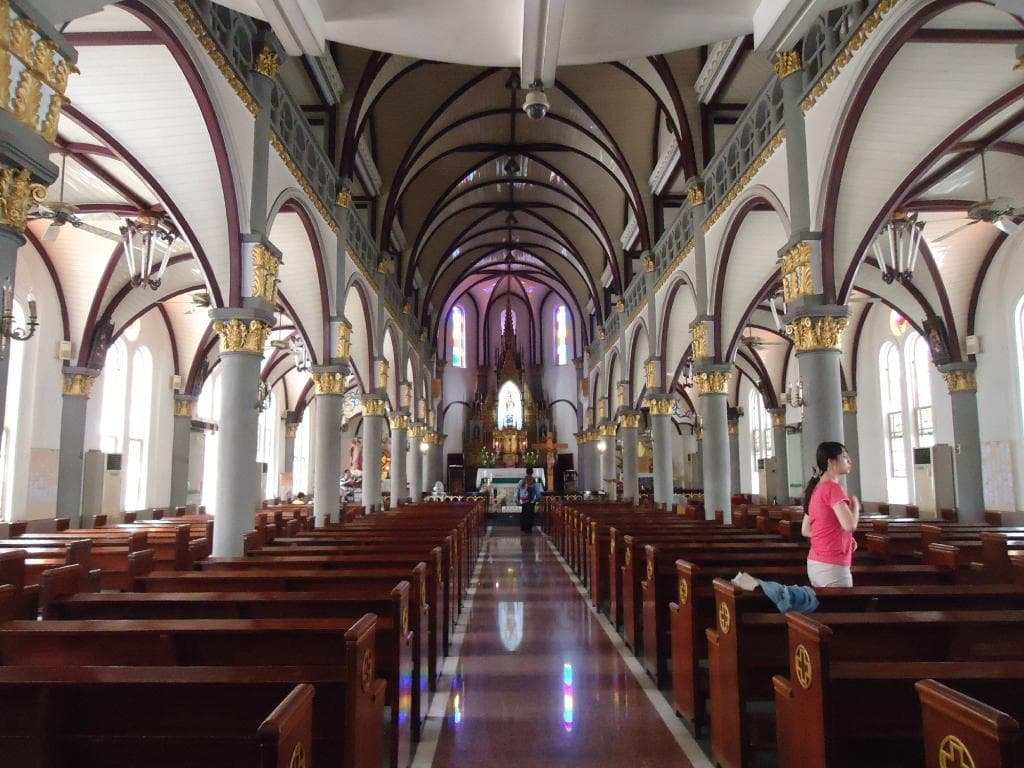 gambar dalam gereja