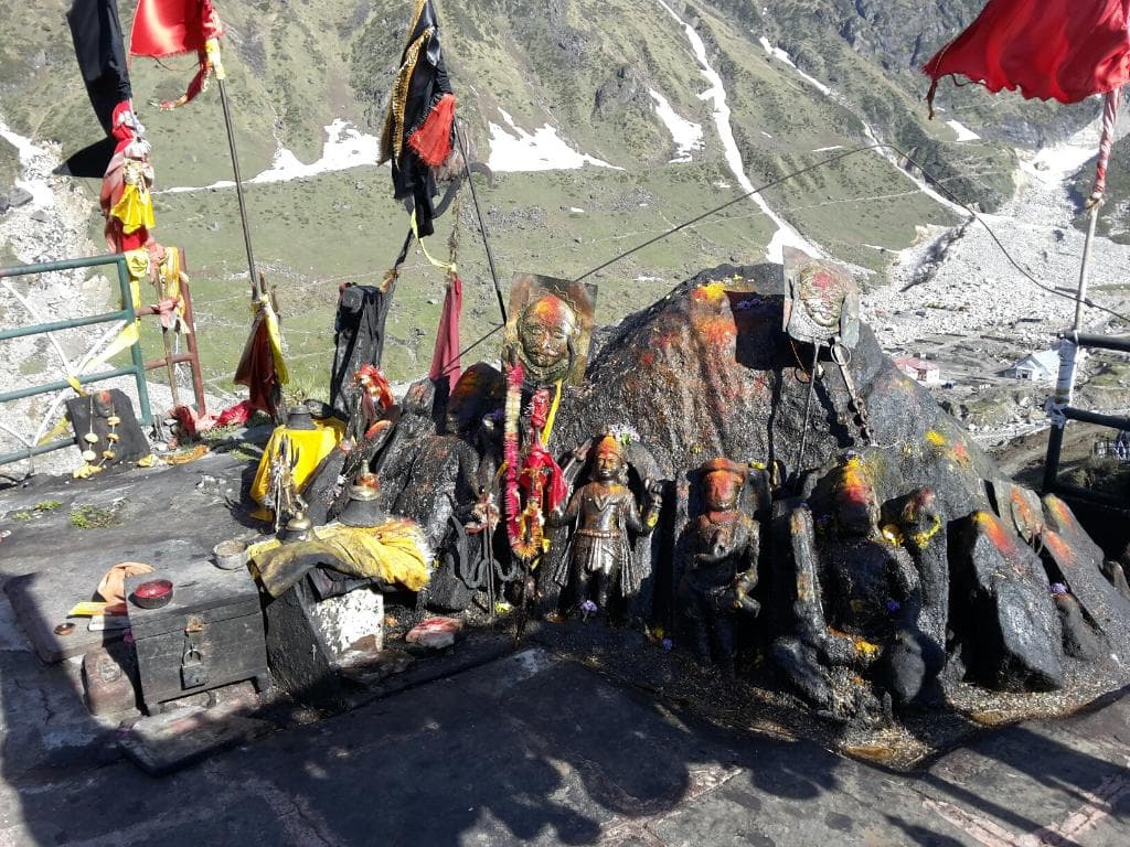 Bhairavnath temple, 500 meters from Kedarnath temple !!