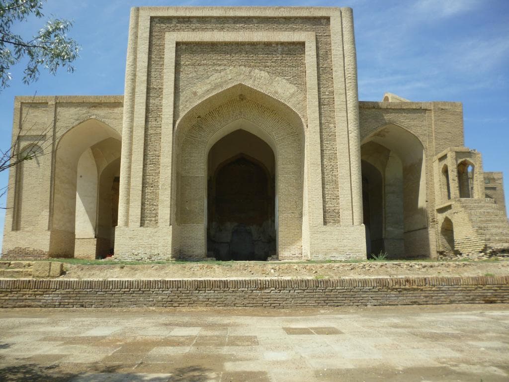 Вид спереди