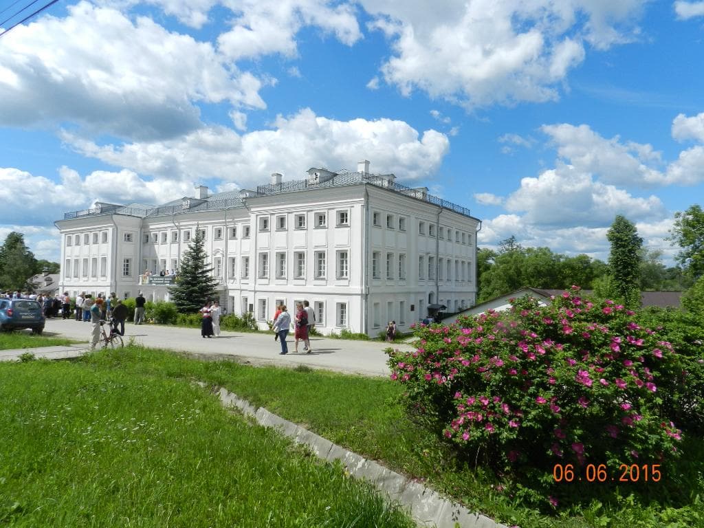 Polotnyany Zavod Estate Museum