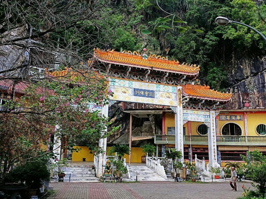 Sam Poh Tong
