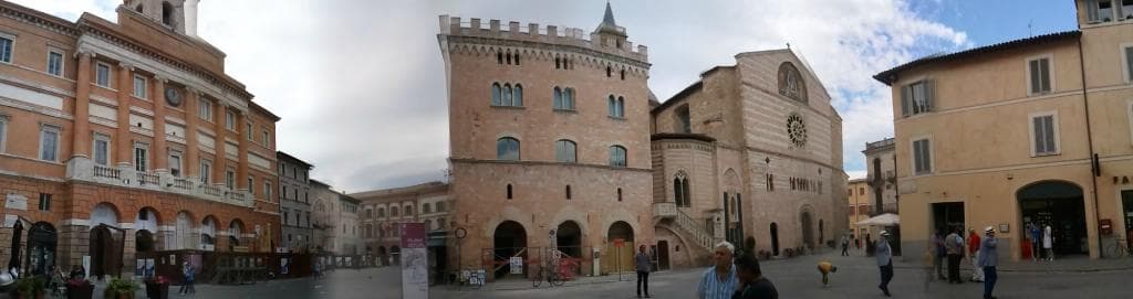 vista dalla piazza