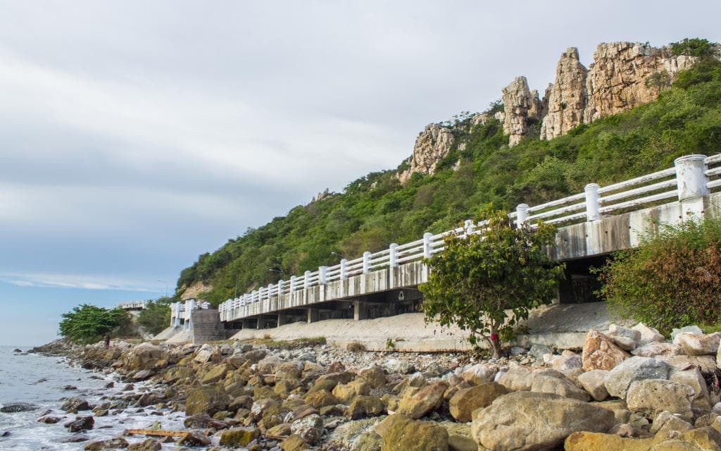 เขาสามมุก