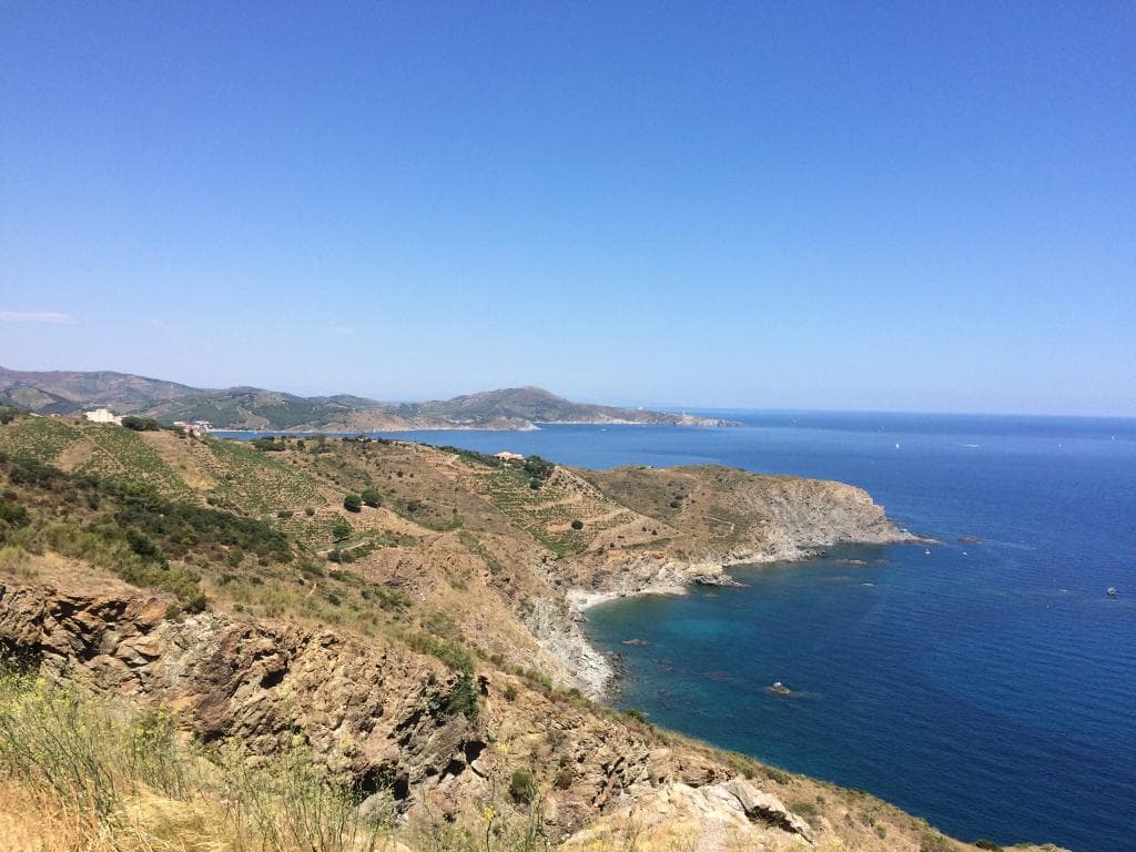 Superbe cote rocheuse a Cerberes , reserve sous marine accessible a tous grace au sentier sous m