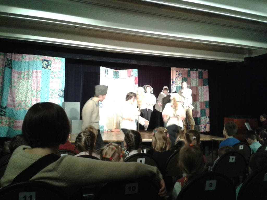 Спектакль (вид на сцену)