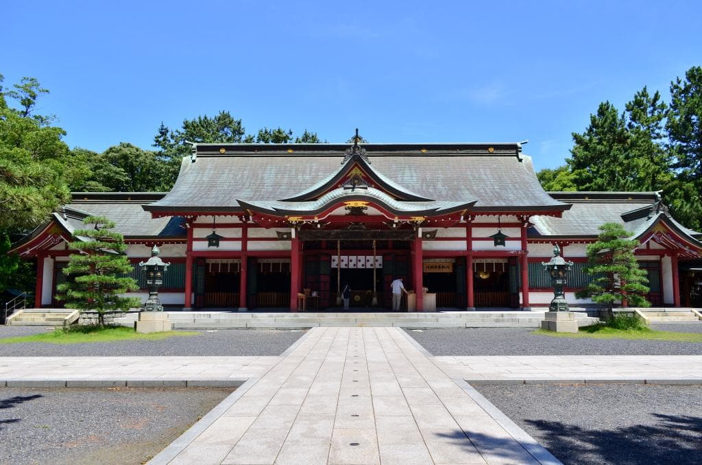 朱塗りの社