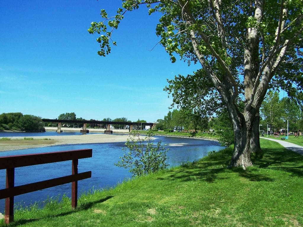 Les sentiers pédestres longent la rivière Rimouski, Parc Beauséjour