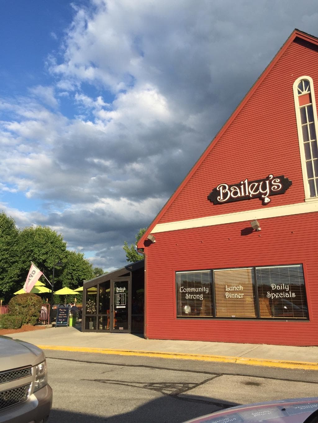 Cute place.. Was a little pricey for lunch however the food was good. Started with Chicken Nacho