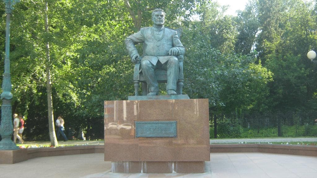 Памятник почетному гражданину города