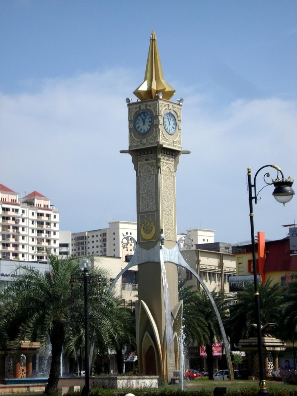 目の前の時計台