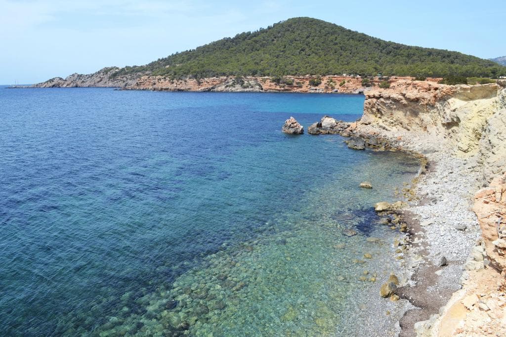 esto es sa caleta y al lado esta es bol nou