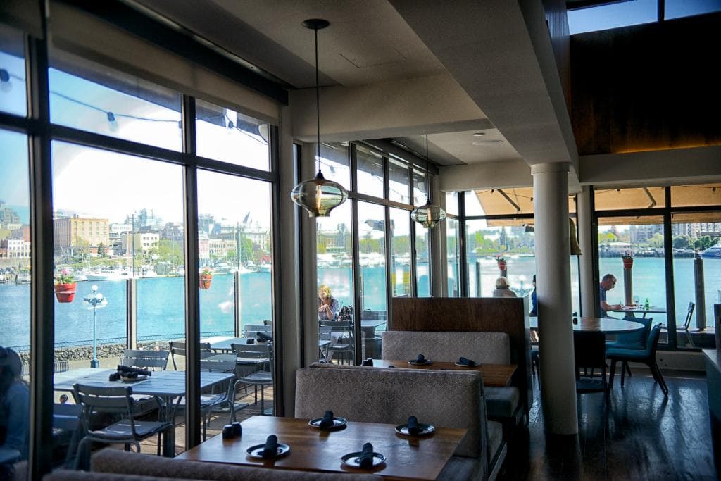 LURE Restaurant & Bar