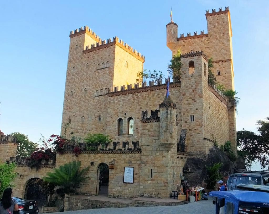 Foto del exterior del castillo.