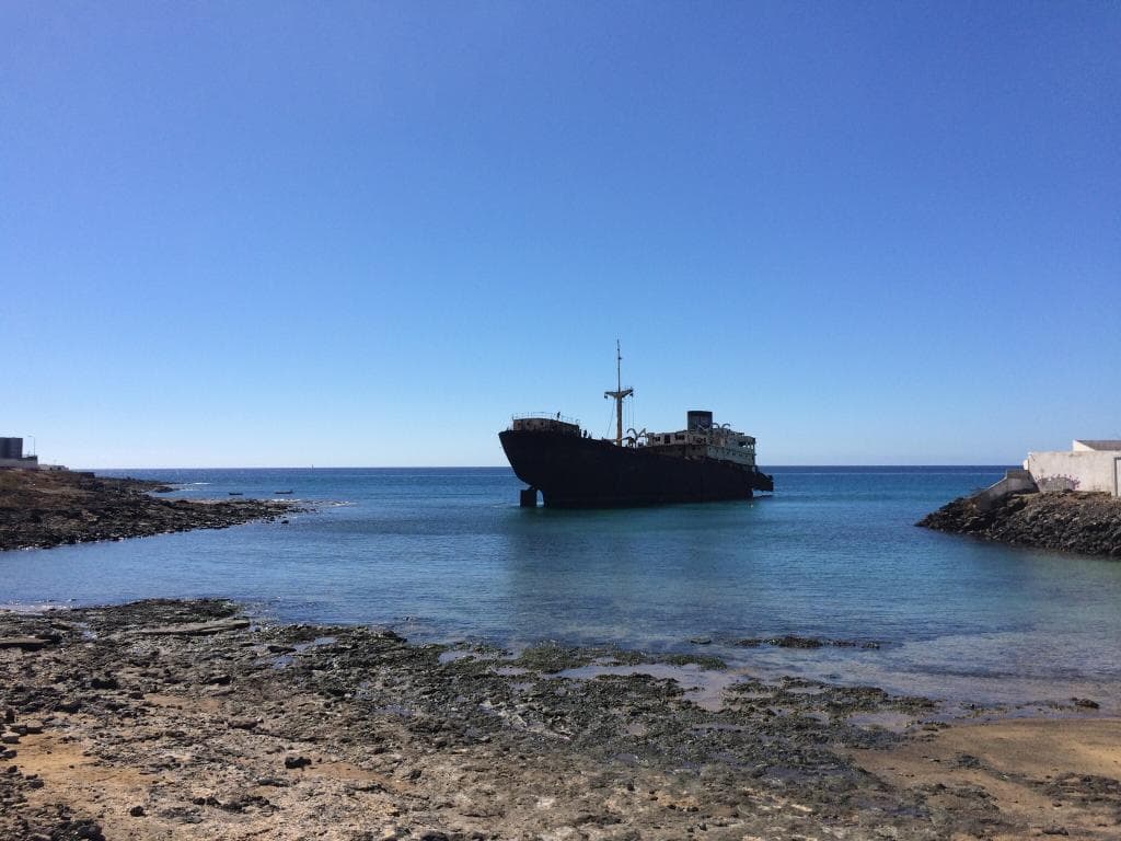 Barco Telamon encallado