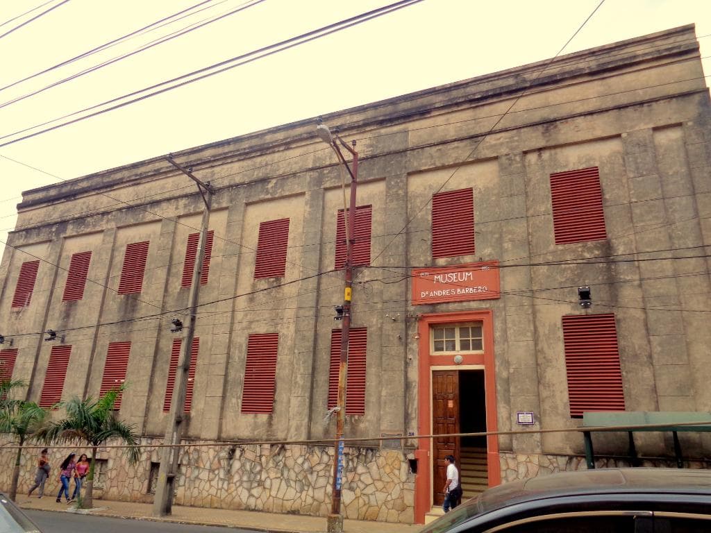 Vista da fachada do Museu Etnográfico