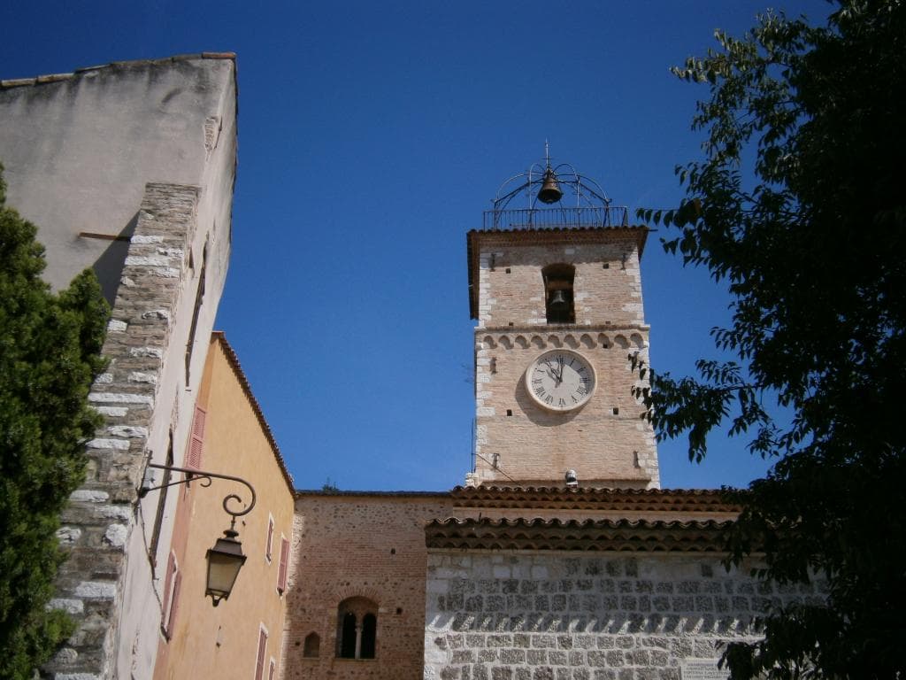 Scorcio sulla chiesa romanica