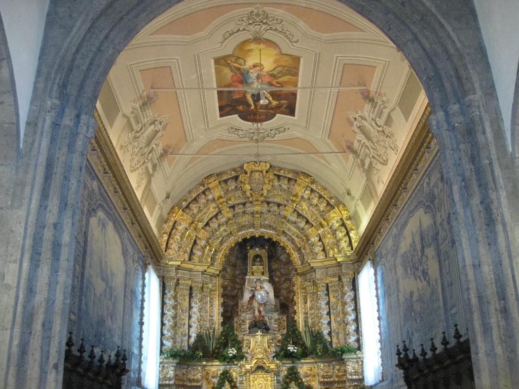 Внутри церкви