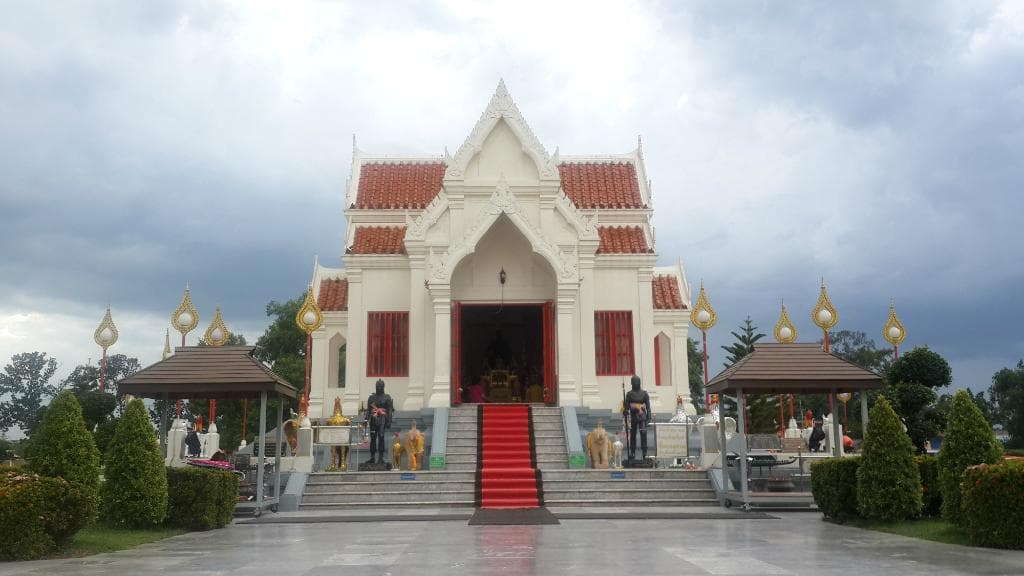 ด้านหน้าศาล