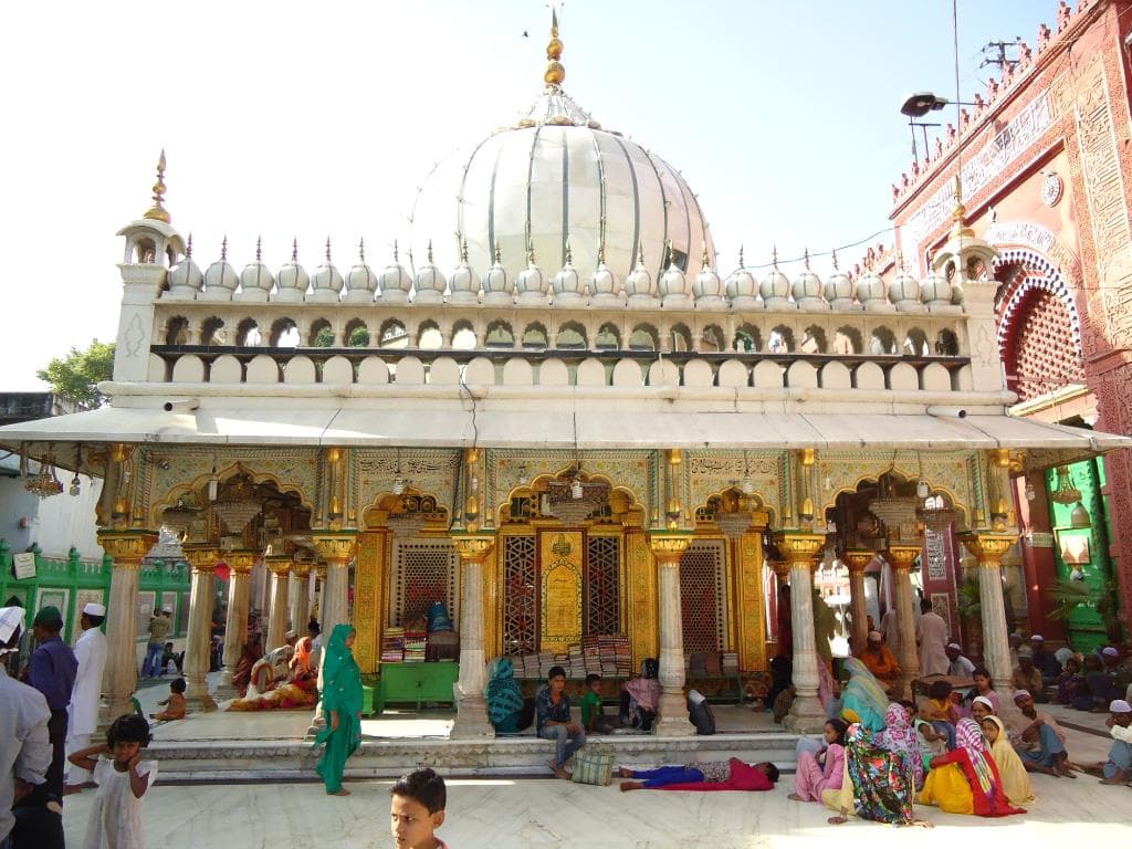 The beautiful Dargah.