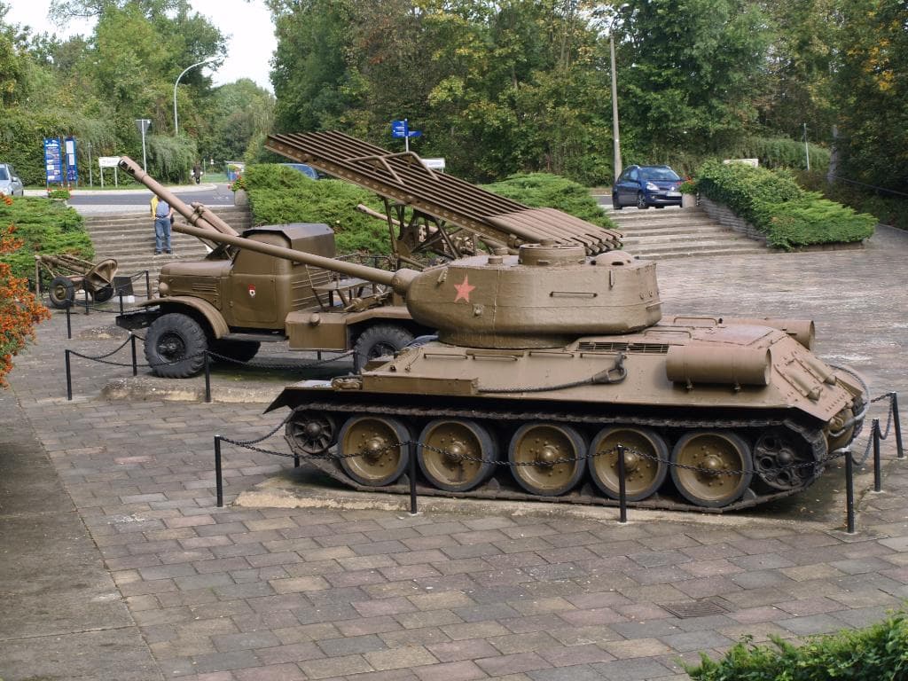 Militärgerät