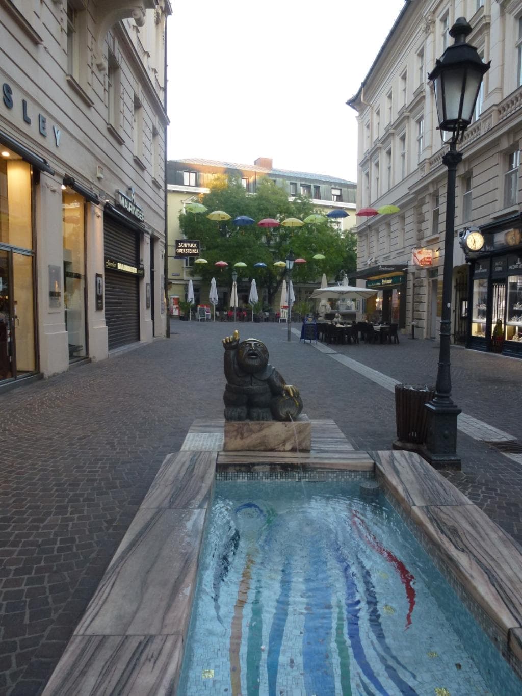 Обязательно найдите этого человечка