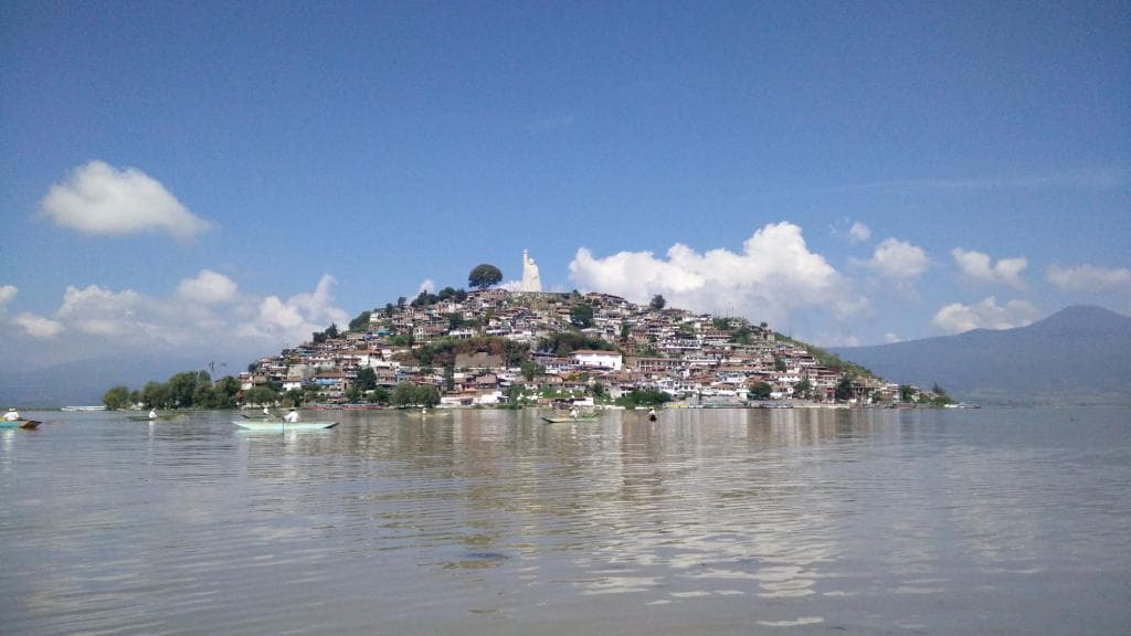 Isla de Janitzio desde la Lancha