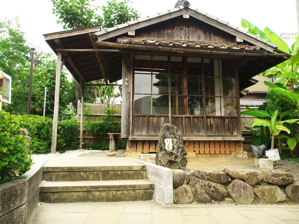 背後に永井隆記念館があります