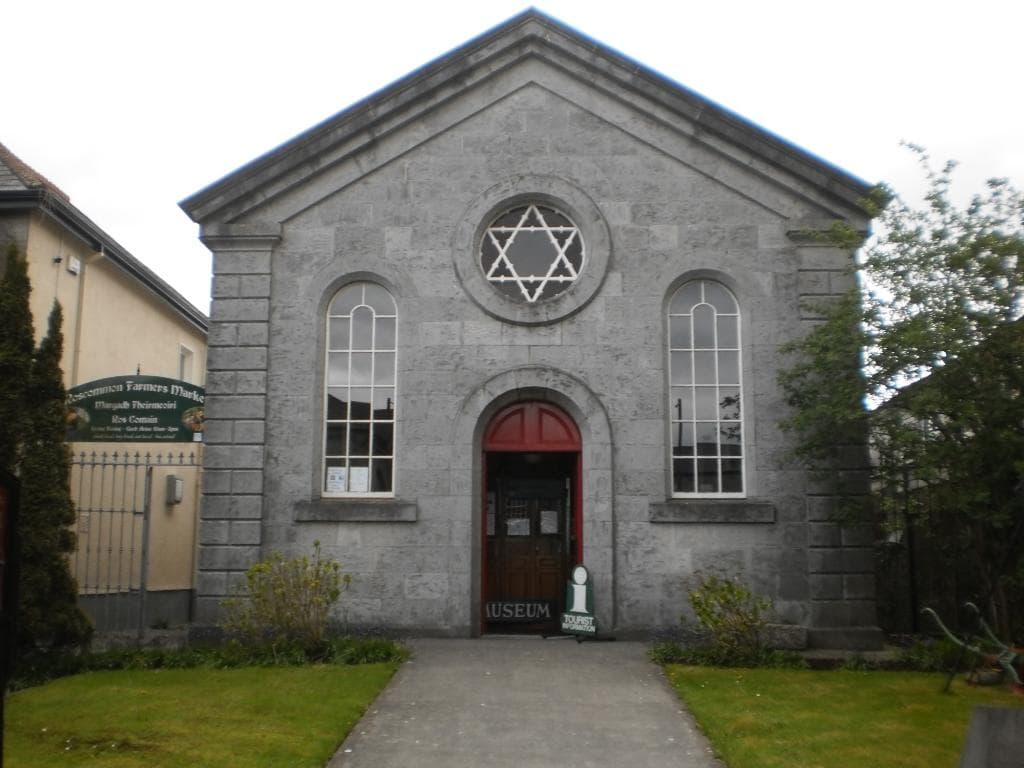 The front of Roscommon County Museum.