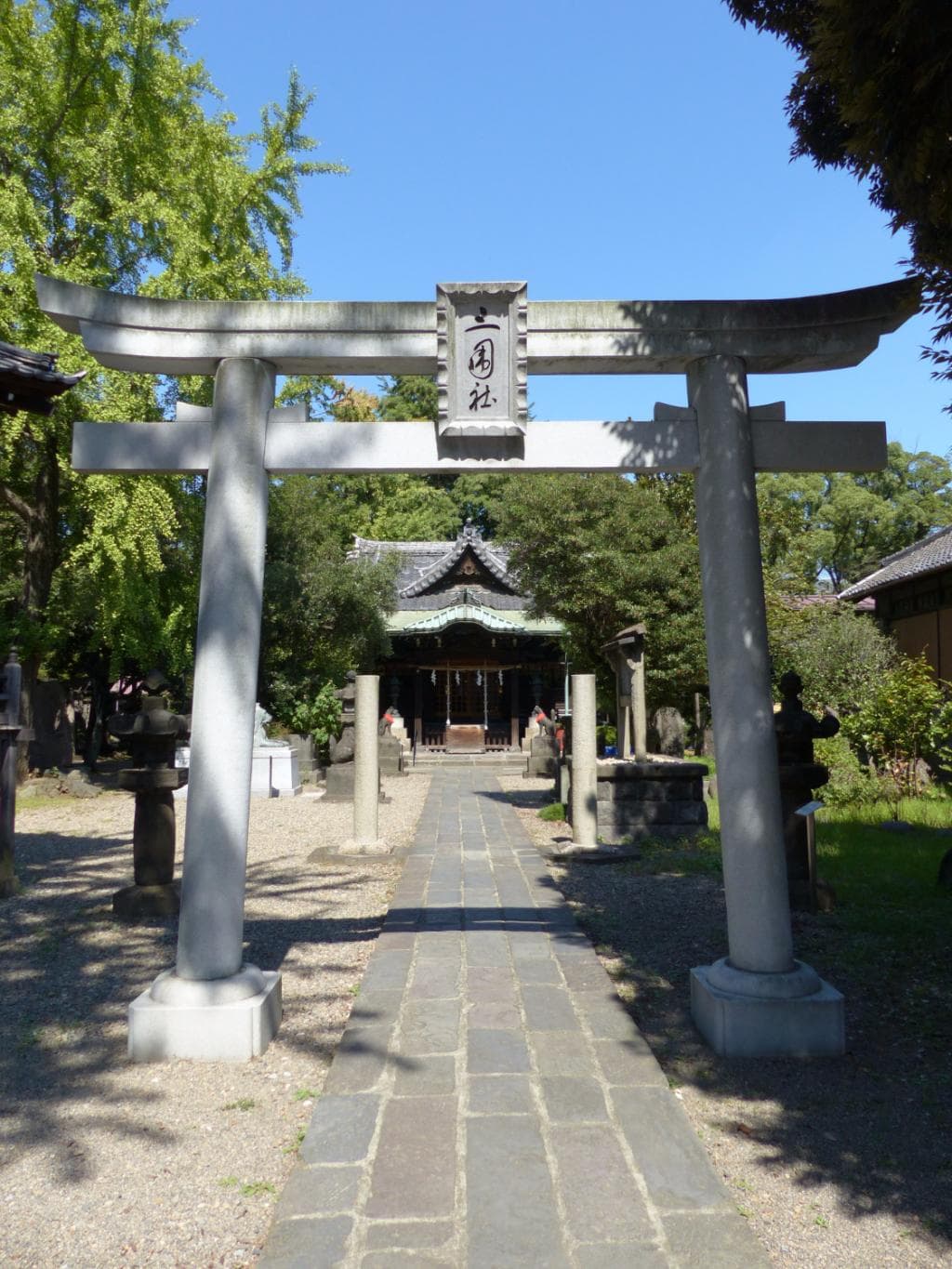 Entrance to Mimeguri Shrine