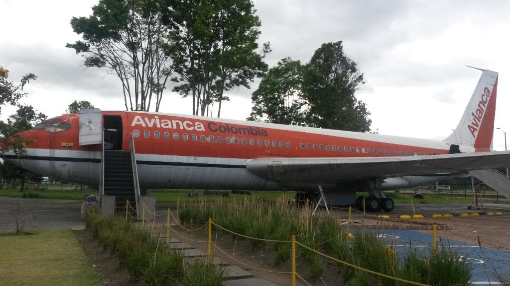 Avión, entrada gratuita