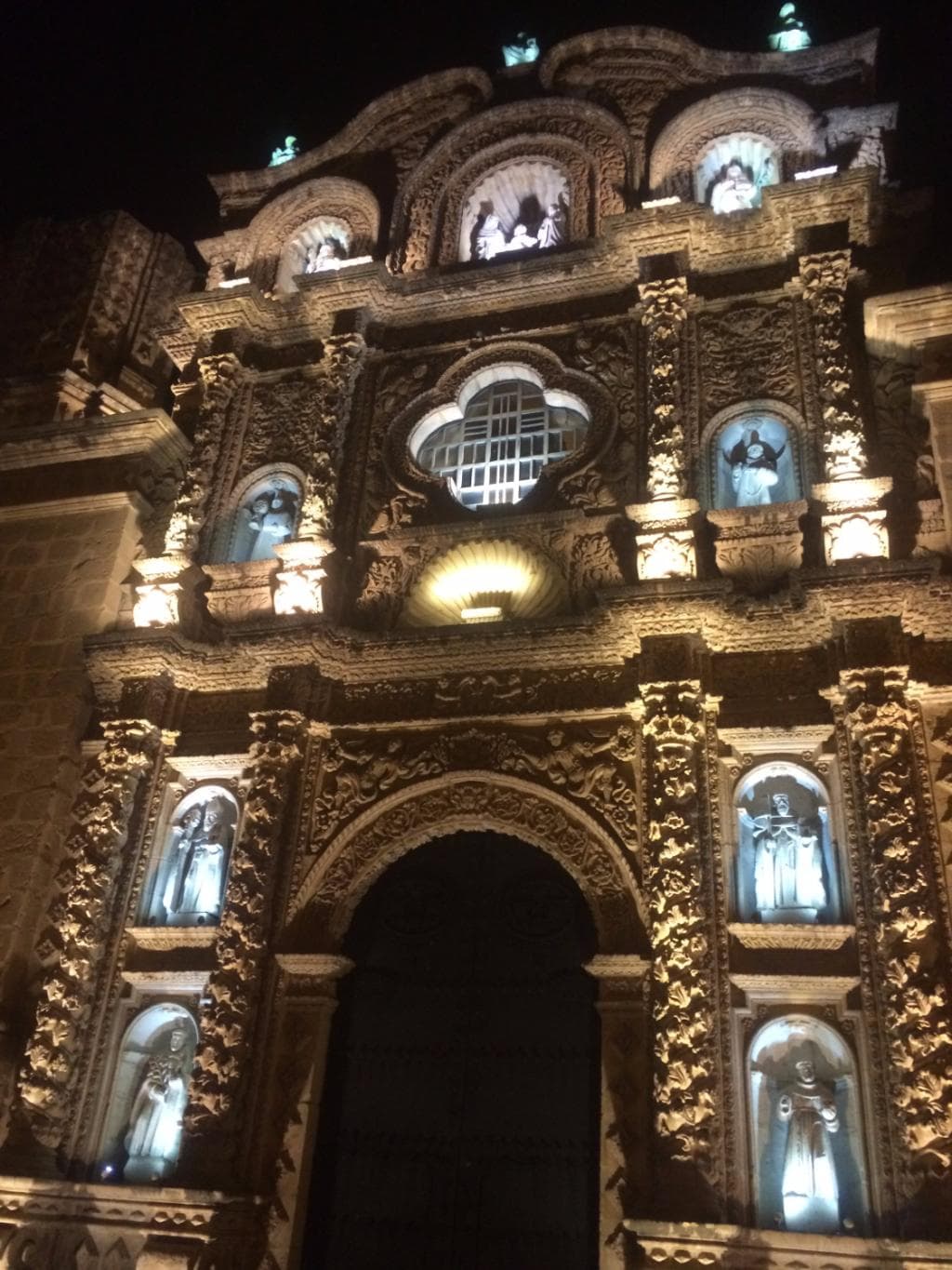 Paseo de noche por iglesias