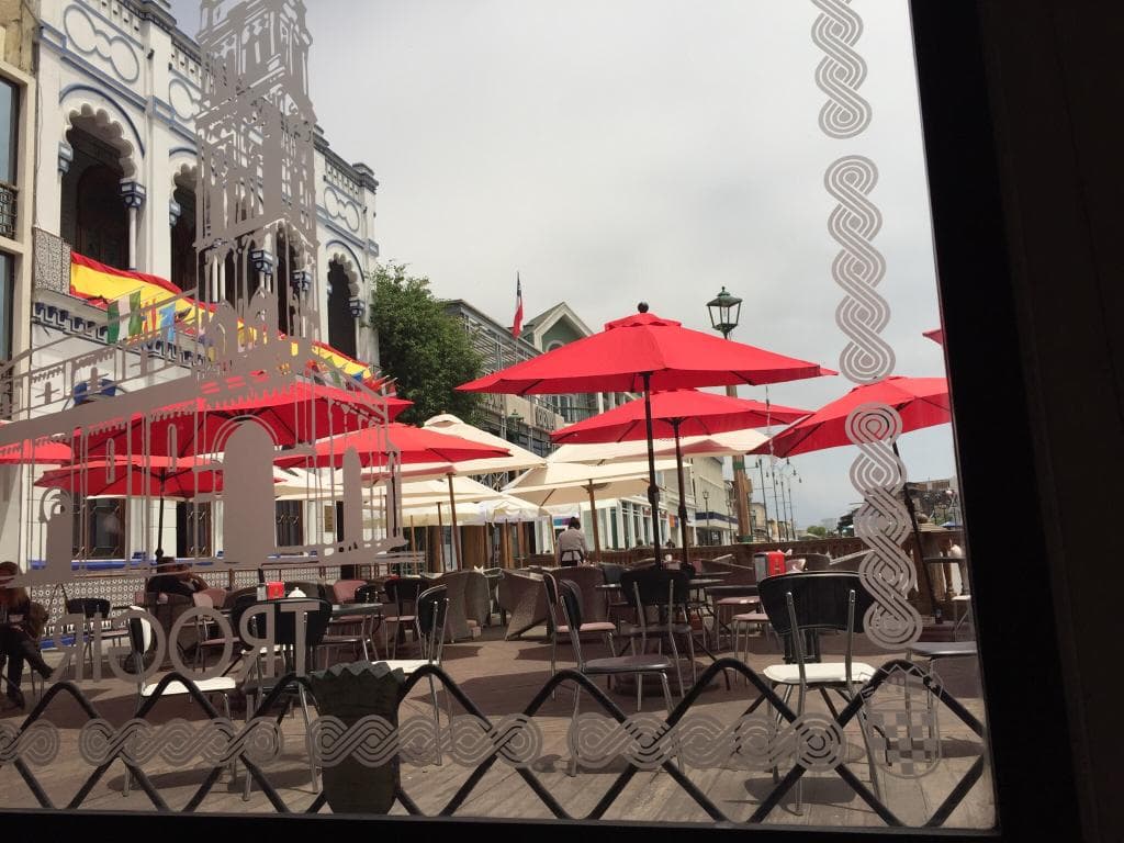 Buena picada!!...el menú incluye entrada (sopa o ensalada) más plato de fondo, postre, bebida y 