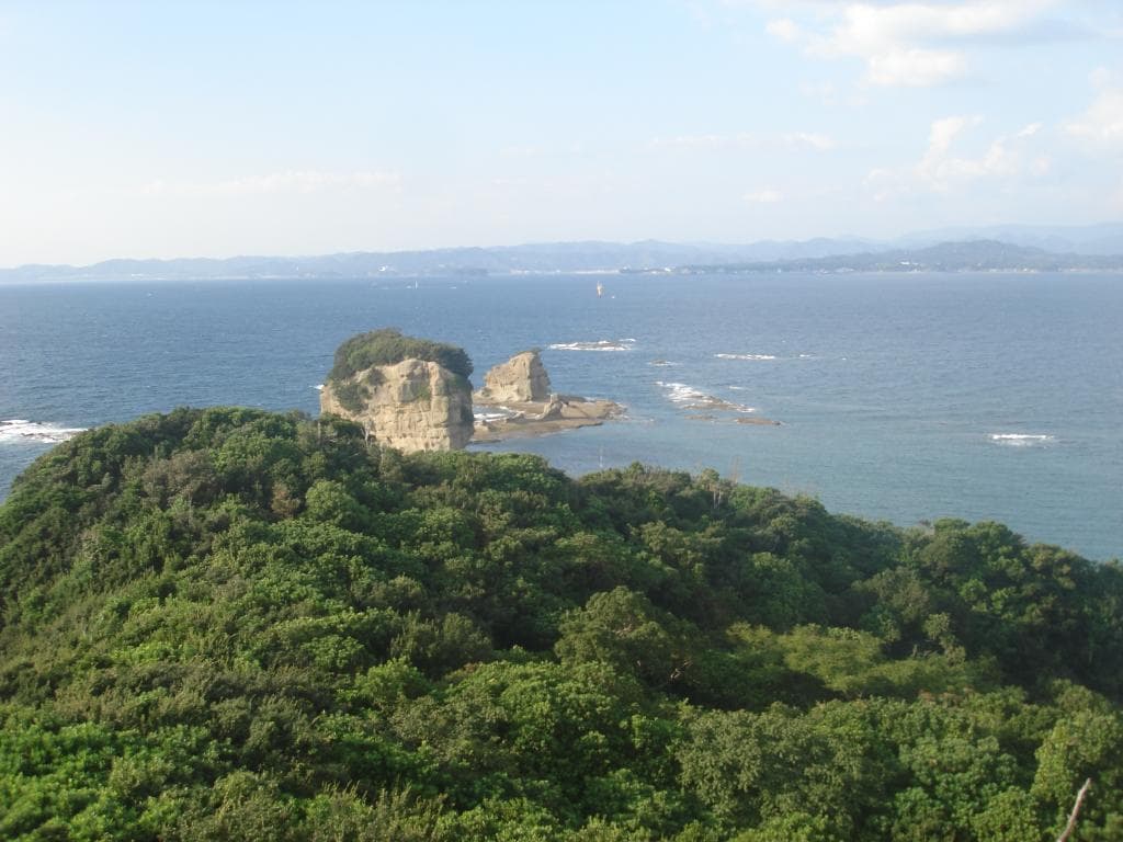 前には円月島が
