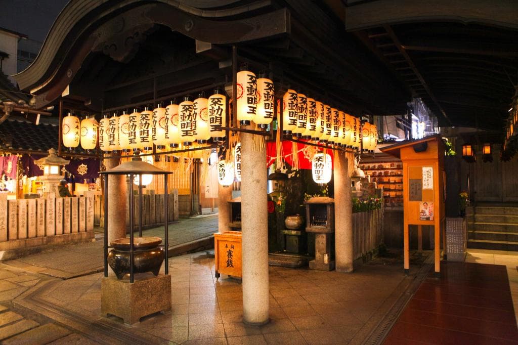 The temple at night