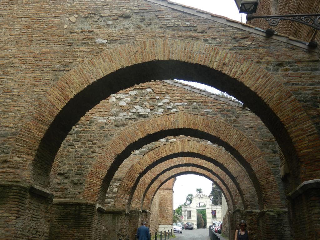 Arcos en el Clivo di Scauro