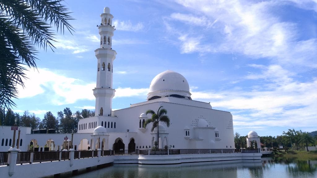 Tengku Tengah Zaharah Mosque