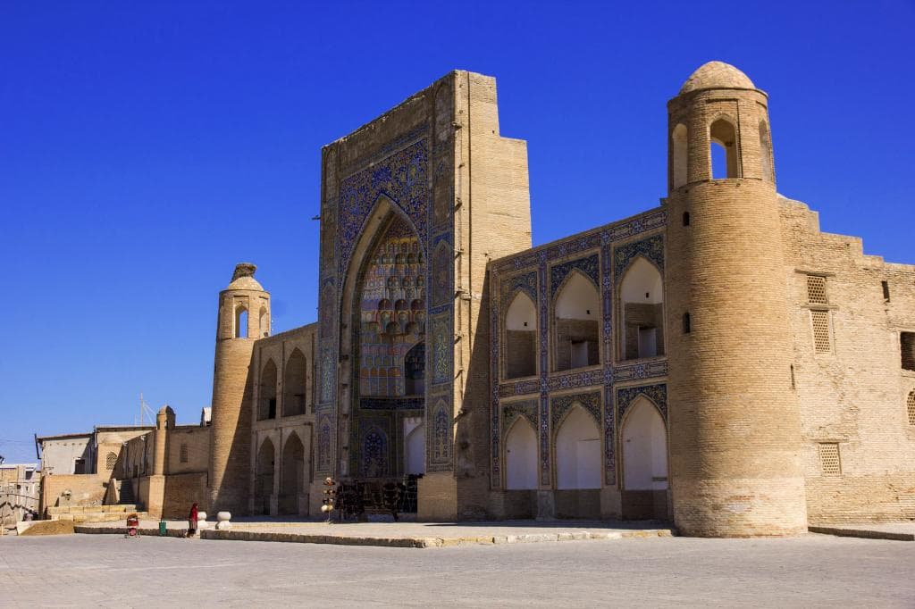 Abdulaziz Khan Madrasa