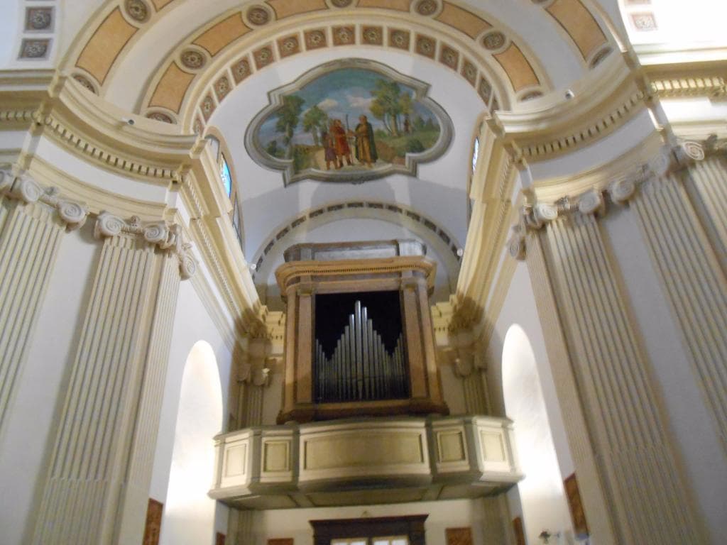 A porta de saída com este órgão lindo.