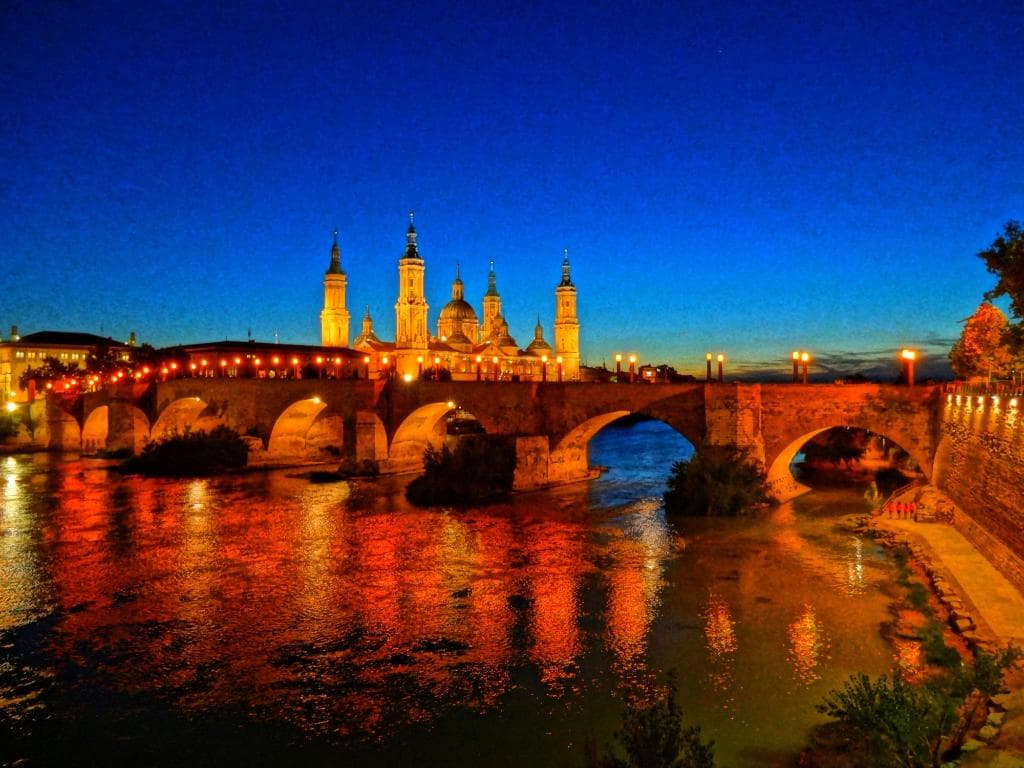 ao entardecer.