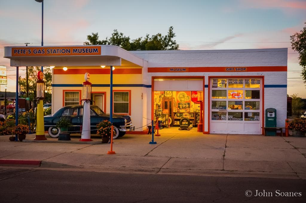 Pete's Rt 66 Gas Station Museum - Exterior