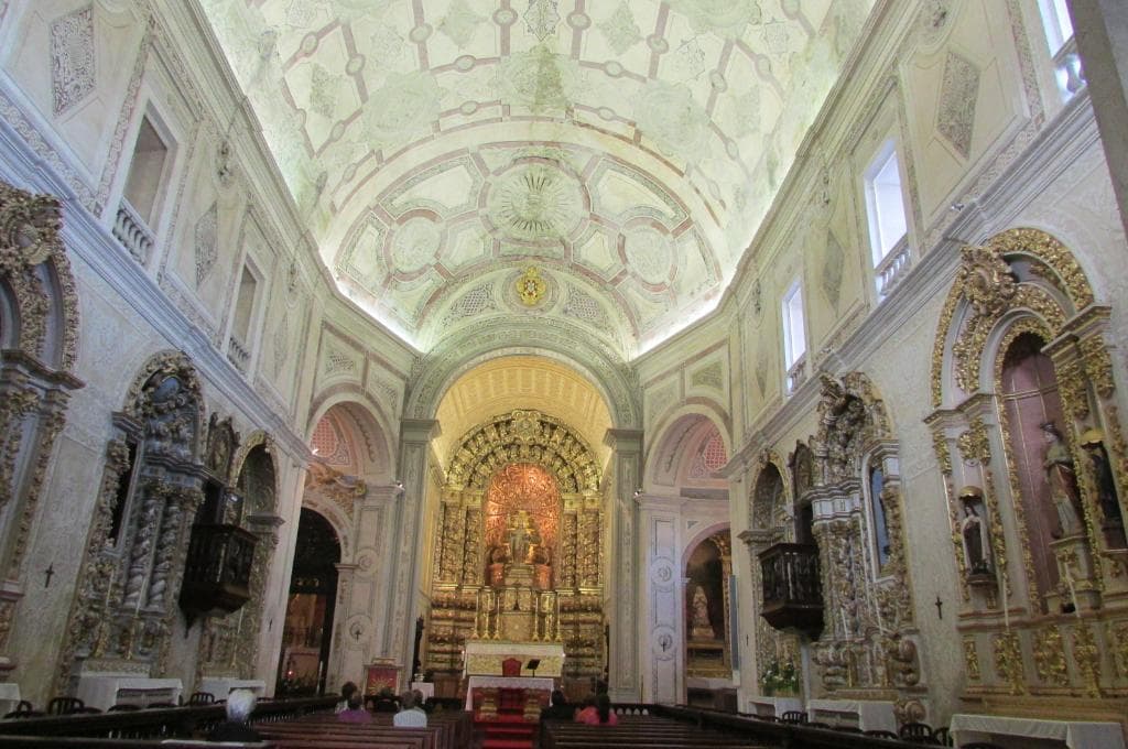 interior da igreja de São Pedro
