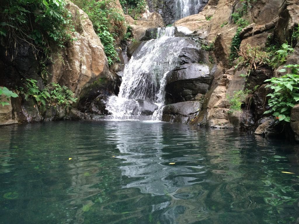 Caís de agua en Los Azules