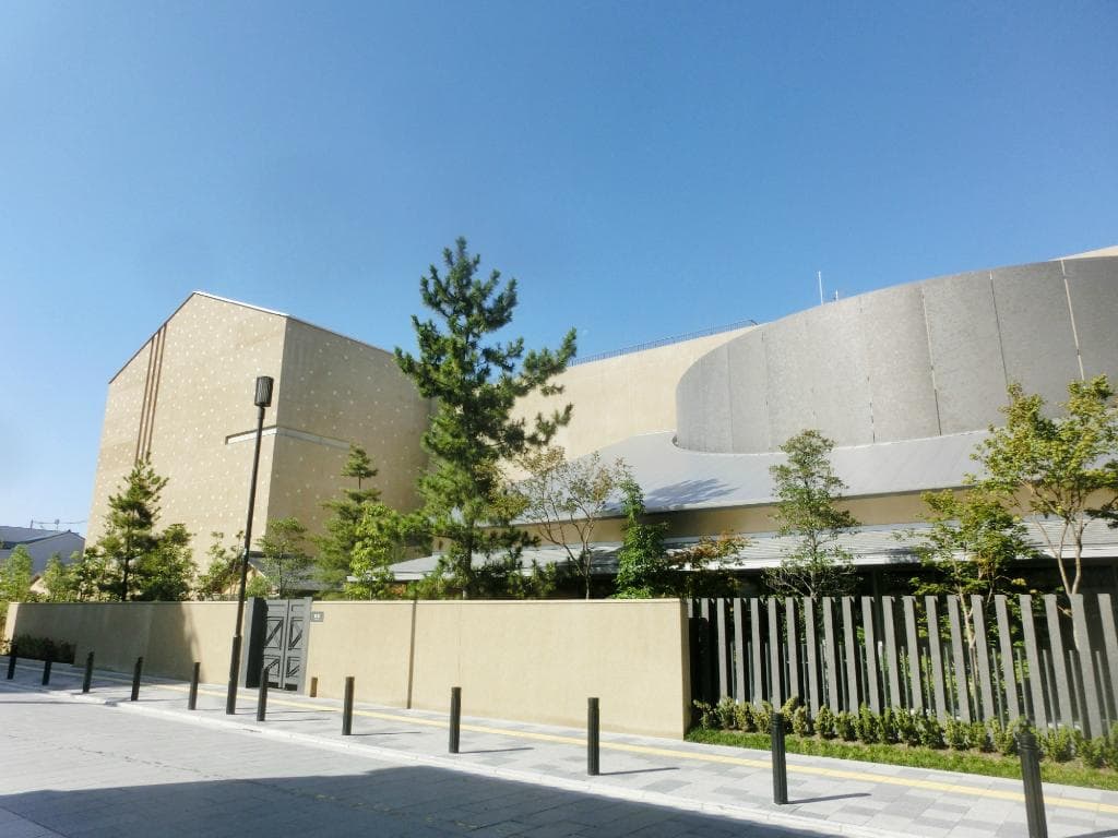 千利休の実家の真正面です