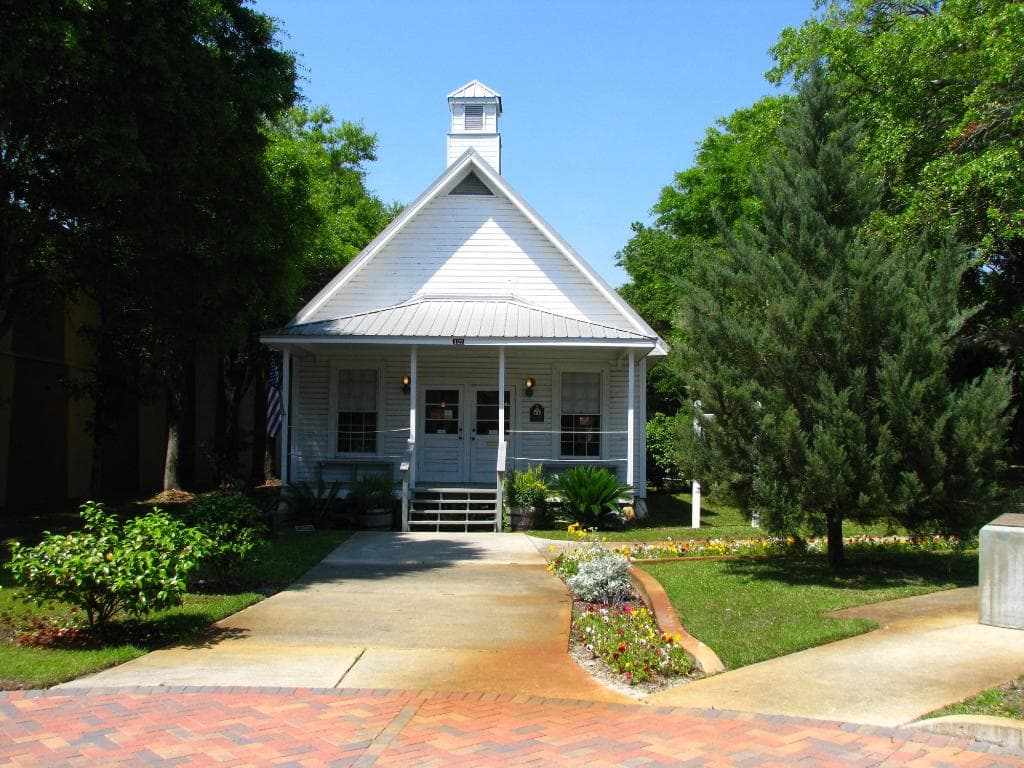 Historic Camp Walton Schoolhouse