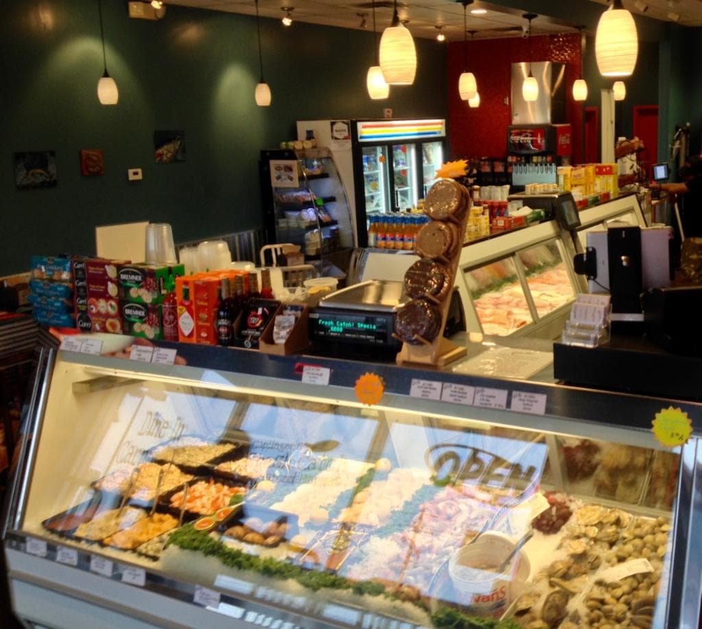 Main entry, order around to the left. See the fresh fish?