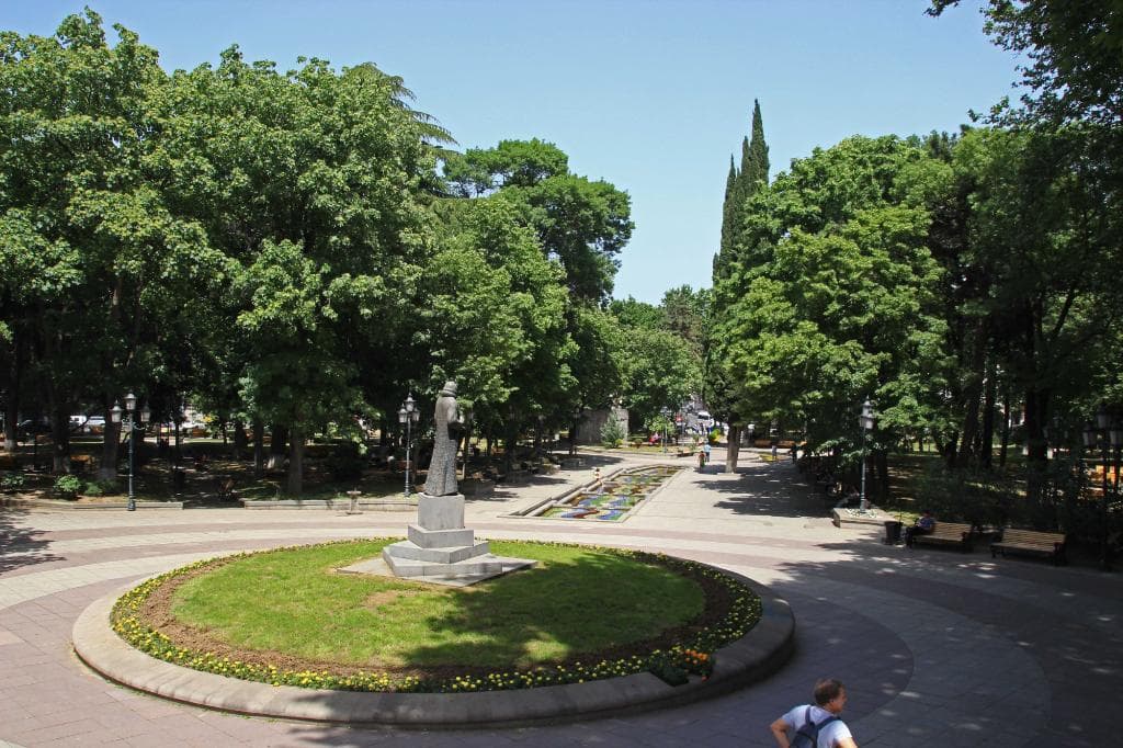 9 April Park