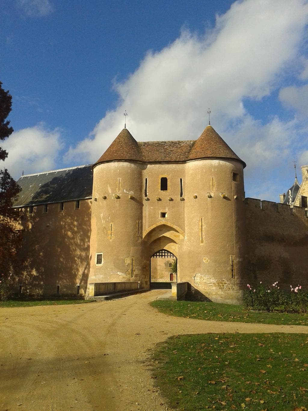 château d'Ainay le Vieil