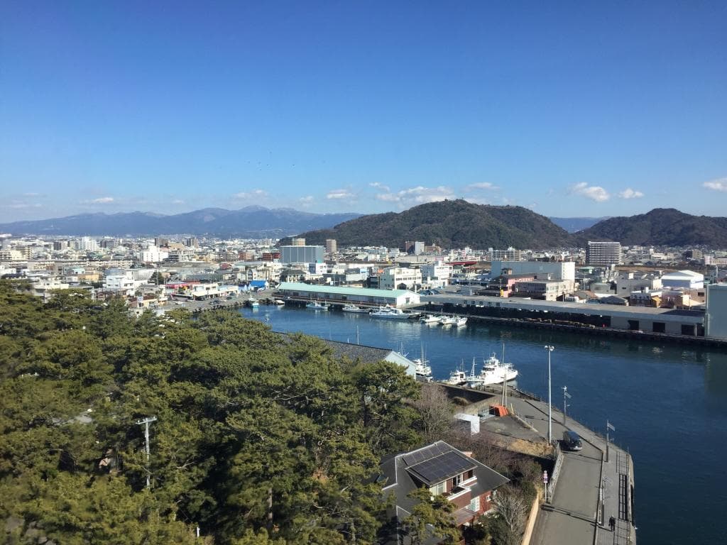 沼津港の水門から。
駿河湾を一望できます！富士山は残念ながら雲の中。
