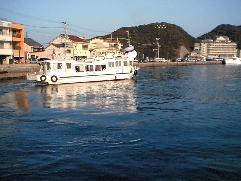 漁港の渡し舟